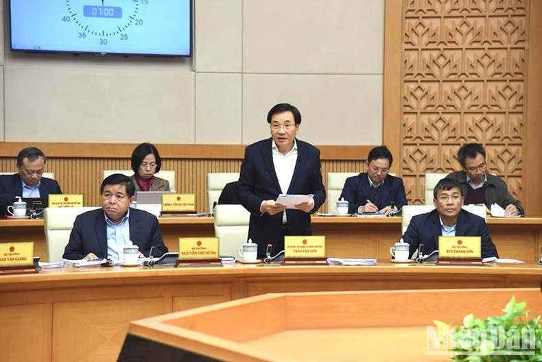 El ministro-jefe de la Oficina Gubernamental, Tran Van Son. El ministro-jefe de la Oficina Gubernamental, Tran Van Son.