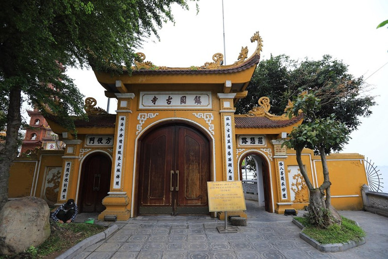 La puerta de la pagoda. La puerta de la pagoda.