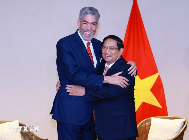 El jefe de Gobierno vietnamita y el secretario general del Movimiento Izquierda Unida, Miguel Mejía. El jefe de Gobierno vietnamita y el secretario general del Movimiento Izquierda Unida, Miguel Mejía.