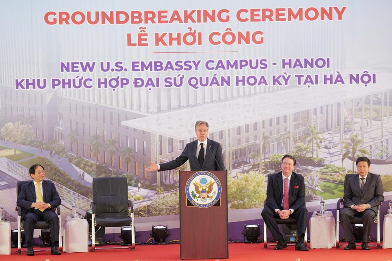 Blinken interviene en un acto celebrado el mismo día para dar inicio a la construcción de un nuevo campus de la Embajada de Estados Unidos en Vietnam. Blinken interviene en un acto celebrado el mismo día para dar inicio a la construcción de un nuevo campus de la Embajada de Estados Unidos en Vietnam.