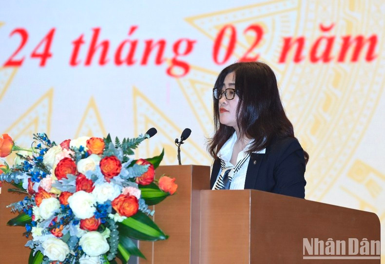 Una representante del Departamento legal de la misma cartera aporta sus opiniones. Una representante del Departamento legal de la misma cartera aporta sus opiniones.