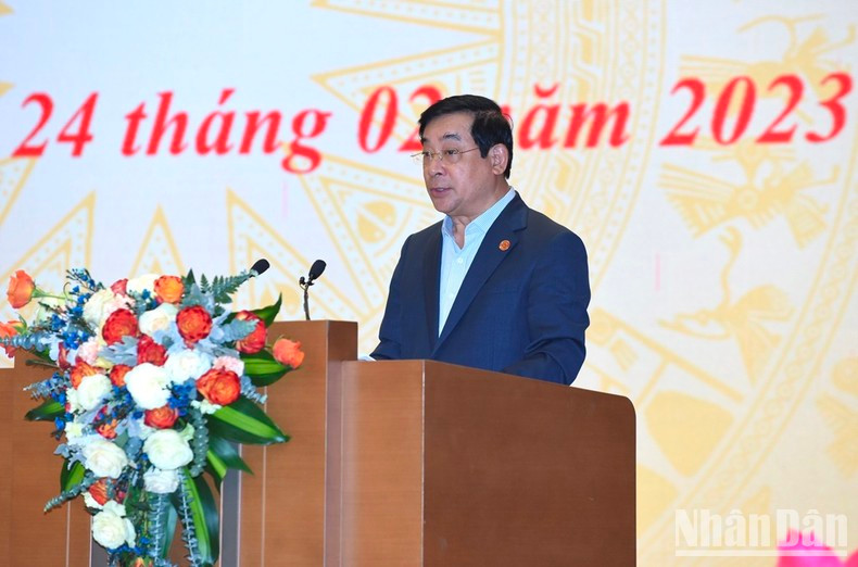 El director de la Agencia de Administración de Examen y Tratamiento Médico del Ministerio de Salud Pública, Luong Ngoc Khue. El director de la Agencia de Administración de Examen y Tratamiento Médico del Ministerio de Salud Pública, Luong Ngoc Khue.