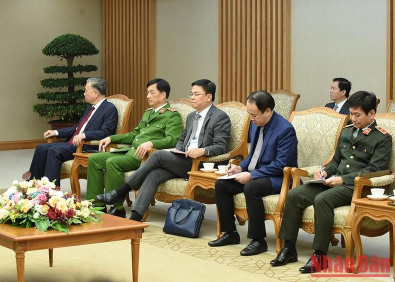 Funcionarios vietnamitas en la cita. Funcionarios vietnamitas en la cita.