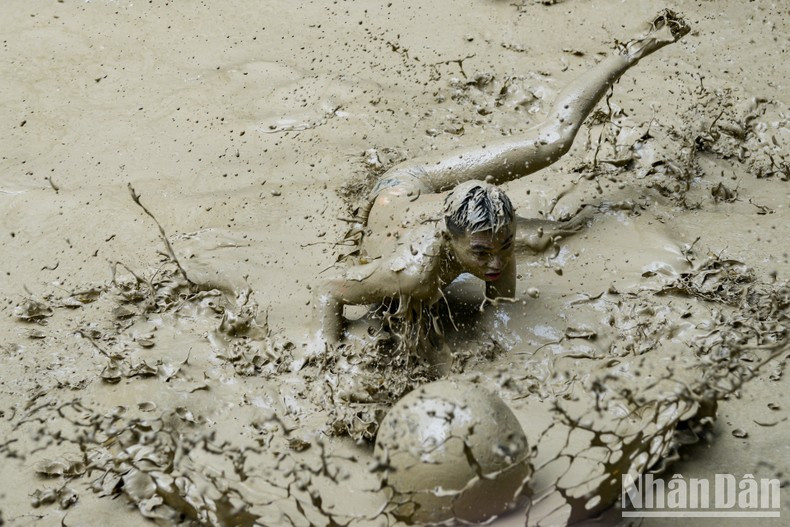 El festival es una celebración de la victoria y al mismo tiempo refleja el rezo de los cultivadores de arroz húmedo por el buen tiempo y la abundante cosecha. El festival es una celebración de la victoria y al mismo tiempo refleja el rezo de los cultivadores de arroz húmedo por el buen tiempo y la abundante cosecha.