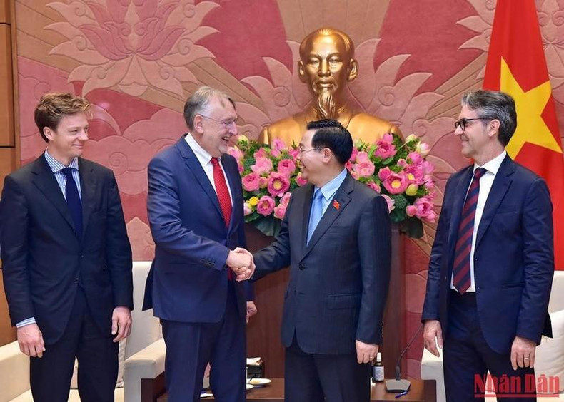 Presidente del Parlamento vietnamita recibe a titular comercial del Parlamento Europeo ảnh 5 Presidente del Parlamento vietnamita recibe a titular comercial del Parlamento Europeo ảnh 5
