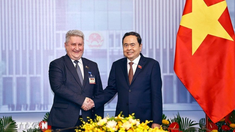 El presidente de la Asamblea Nacional de Vietnam, Tran Thanh Man, recibe al vicetitular de la Cámara de Representantes de la Asamblea Nacional de Bielorrusia, Ipatau Vadzim. El presidente de la Asamblea Nacional de Vietnam, Tran Thanh Man, recibe al vicetitular de la Cámara de Representantes de la Asamblea Nacional de Bielorrusia, Ipatau Vadzim.