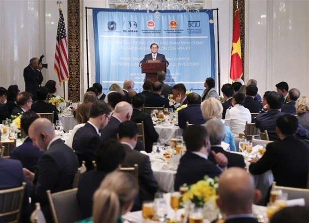 El primer ministro de Vietnam, Pham Minh Chinh, interviene en el encuentro con inversores estadounidenses. (Fotografía: VNA) El primer ministro de Vietnam, Pham Minh Chinh, interviene en el encuentro con inversores estadounidenses. (Fotografía: VNA)