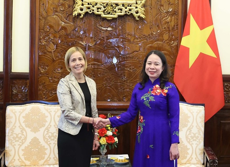 La presidenta interina de Vietnam, Vo Thi Anh Xuan, y la embajadora de Perú, Patricia Yolanda Ráez Portocarrero. (Fotografía: VNA) La presidenta interina de Vietnam, Vo Thi Anh Xuan, y la embajadora de Perú, Patricia Yolanda Ráez Portocarrero. (Fotografía: VNA)