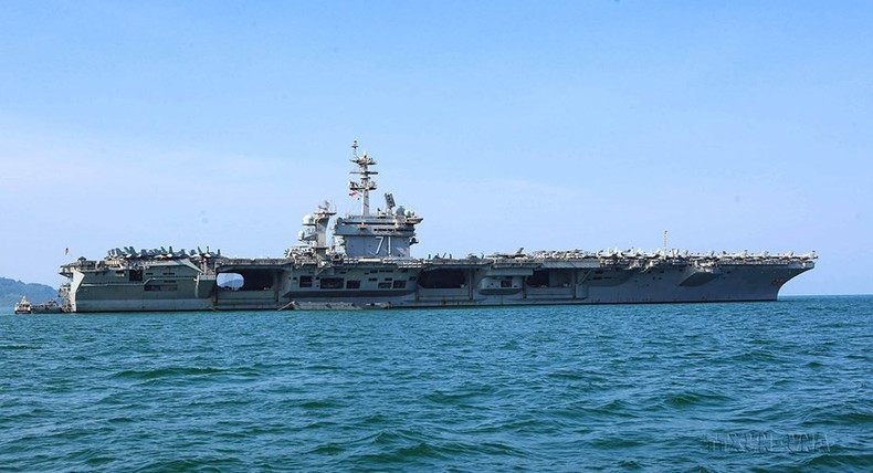 La flota de la Marina de Estados Unidos, incluidos el portaaviones USS Theodore Roosevelt y el crucero USS Bunker Hill, atracó en el puerto de Tien Sa, ciudad costera de Da Nang, realizando una visita oficial a Vietnam del 5 al 9 de marzo de 2020. (Fotografía: VNA) La flota de la Marina de Estados Unidos, incluidos el portaaviones USS Theodore Roosevelt y el crucero USS Bunker Hill, atracó en el puerto de Tien Sa, ciudad costera de Da Nang, realizando una visita oficial a Vietnam del 5 al 9 de marzo de 2020. (Fotografía: VNA)
