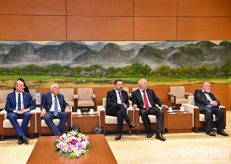 [Foto] Presidente del Parlamento vietnamita recibe a vicetitular de la cámara baja checa ảnh 4