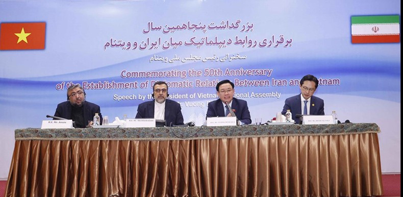 El dirigente aclara dudas de los participantes.