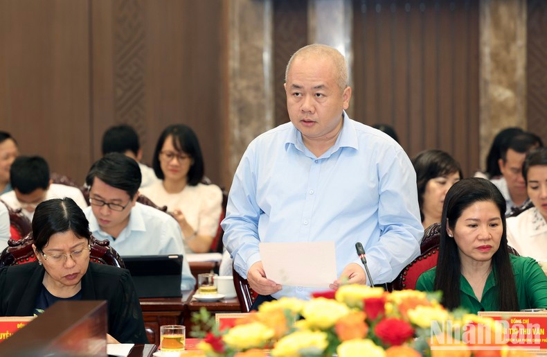 El viceministro de Planificación e Inversión Nguyen Thanh Trung presenta un informe sobre las actividades del Consejo en 2024.