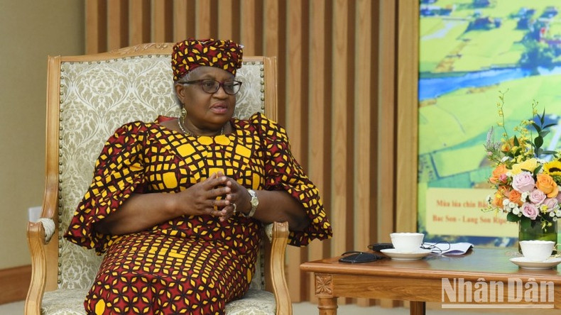 Por su parte, Ngozi Okonjo-Iweala elogió los logros socioeconómicos de Vietnam y agregó que este éxito ha inspirado a varios países del mundo. Por su parte, Ngozi Okonjo-Iweala elogió los logros socioeconómicos de Vietnam y agregó que este éxito ha inspirado a varios países del mundo.
