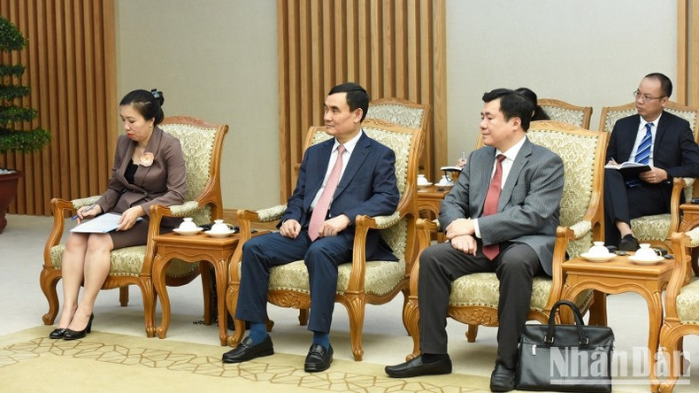 Representantes del Gobierno vietnamita. Representantes del Gobierno vietnamita.