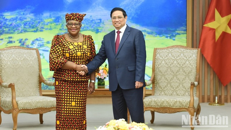 El primer ministro de Vietnam, Pham Minh Chinh, recibe a la directora general de la OMC, Ngozi Okonjo-Iweala El primer ministro de Vietnam, Pham Minh Chinh, recibe a la directora general de la OMC, Ngozi Okonjo-Iweala