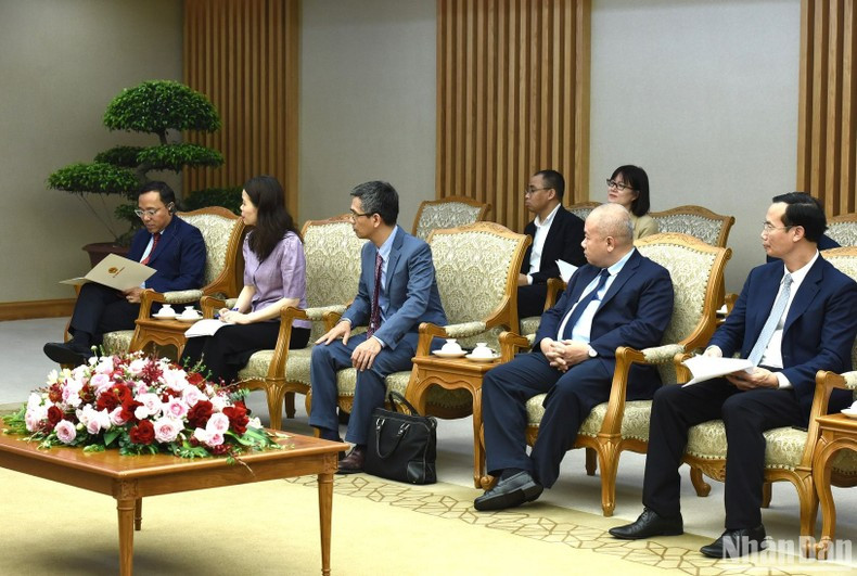 Representantes del Gobierno vietnamita.