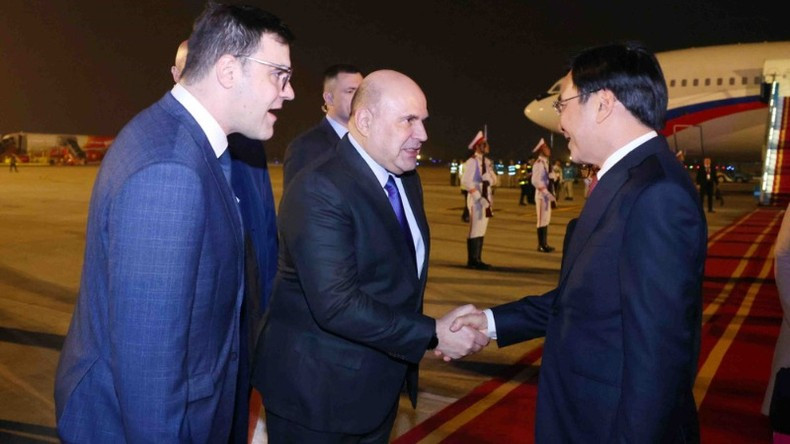 El premier ruso realiza una visita oficial de dos días a Vietnam. El premier ruso realiza una visita oficial de dos días a Vietnam.