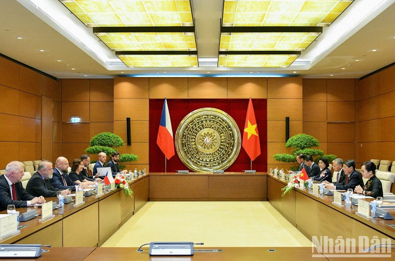 [Foto] Presidente del Parlamento vietnamita recibe a vicetitular de la cámara baja checa ảnh 10