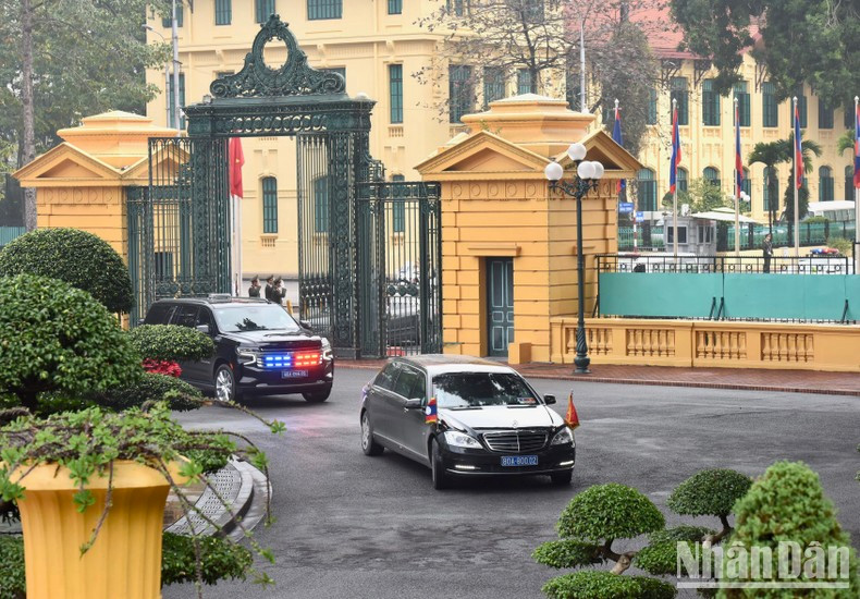 El convoy de coches del primer ministro de Laos. El convoy de coches del primer ministro de Laos.