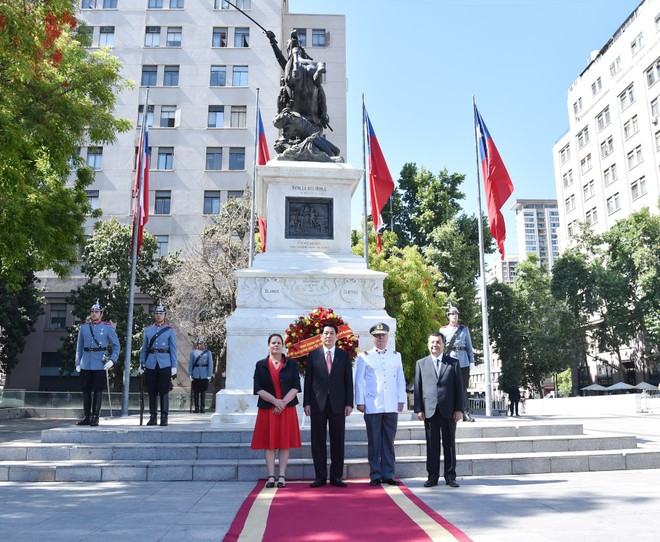 El jefe de Estado vietnamita en la actividad. El jefe de Estado vietnamita en la actividad.