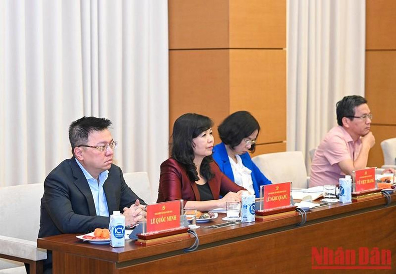 Ejecutivos de las agencias periodísticas.