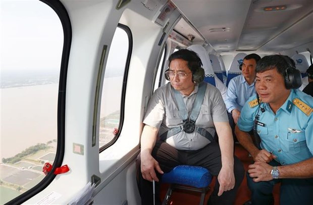 El primer ministro de Vietnam, Pham Minh Chinh, inspecciona obras de construcción.(Fotografía: VNA) El primer ministro de Vietnam, Pham Minh Chinh, inspecciona obras de construcción.(Fotografía: VNA)