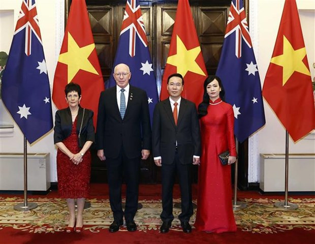 El presidente de Vietnam, Vo Van Thuong, y su esposa ofrecieron una recepción para dar la bienvenida al gobernador general de Australia, David Hurley, y su esposa. (Fotografía: VNA)