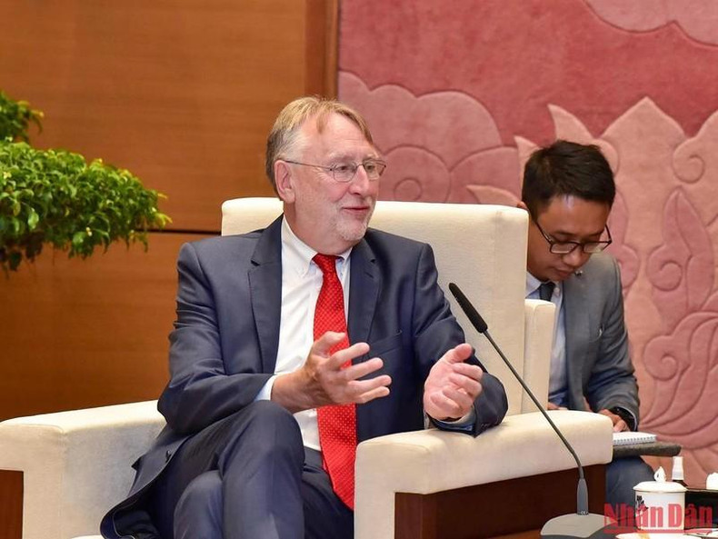 Presidente del Parlamento vietnamita recibe a titular comercial del Parlamento Europeo ảnh 2 Presidente del Parlamento vietnamita recibe a titular comercial del Parlamento Europeo ảnh 2