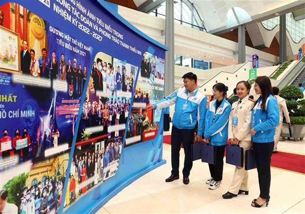 La exposición fotográfica titulada “Aspiración de dedicación y voluntad de juventud”. (Fotografía: VNA) La exposición fotográfica titulada “Aspiración de dedicación y voluntad de juventud”. (Fotografía: VNA)