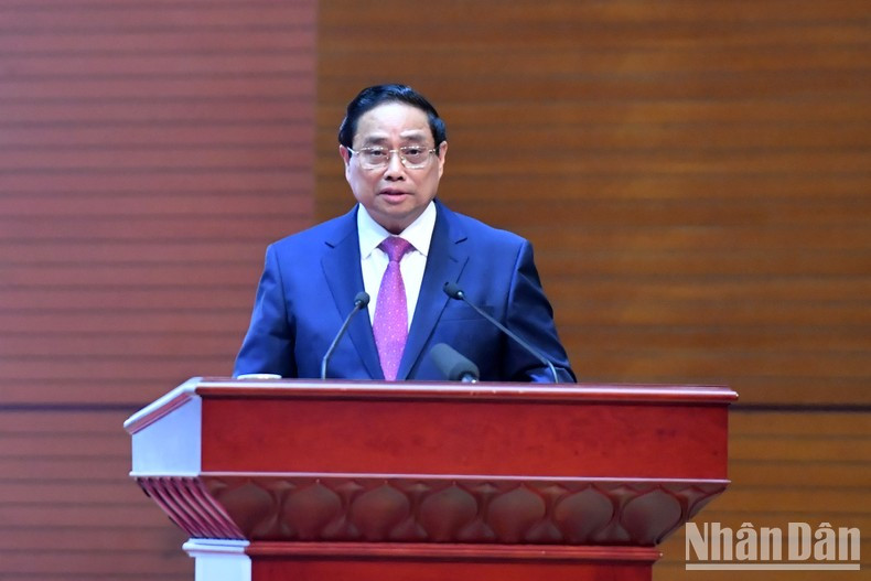 El primer ministro Pham Minh Chinh interviene en la sesión.