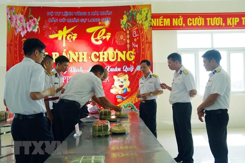 Organizan un concurso de elaboración del “Banh chung” (pastel cuadrado de arroz glutinoso), plato tradicional de los vietnamitas en el Tet. Organizan un concurso de elaboración del “Banh chung” (pastel cuadrado de arroz glutinoso), plato tradicional de los vietnamitas en el Tet.