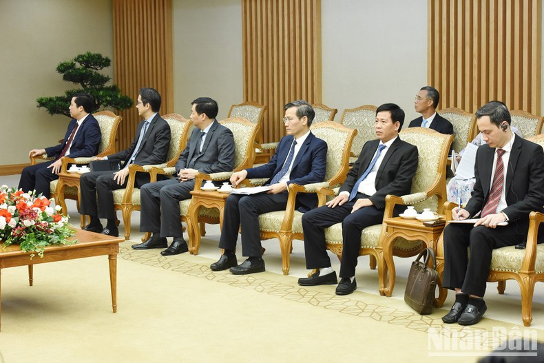 Representantes del Gobierno vietnamita.