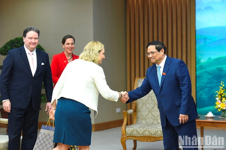 El dirigente saluda a los delegados estadounidenses. El dirigente saluda a los delegados estadounidenses.