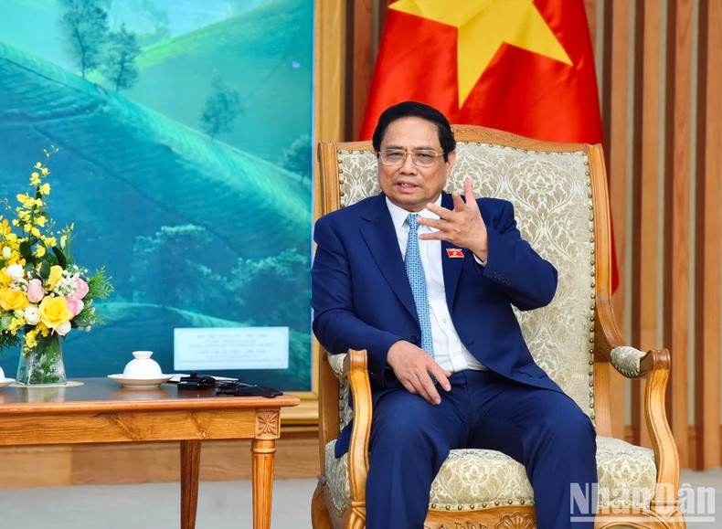 El premier vietnamita da palabras. El premier vietnamita da palabras.