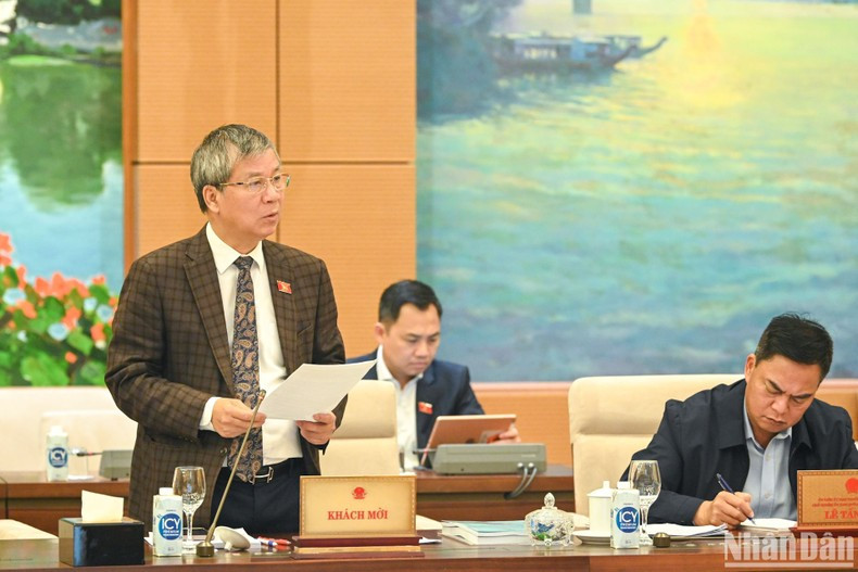 El diputado Nguyen Anh Tri presenta la solicitud de promulgación de la Ley de Identidad de Género. El diputado Nguyen Anh Tri presenta la solicitud de promulgación de la Ley de Identidad de Género.