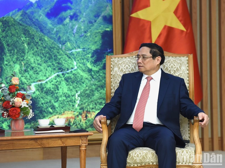 El dirigente anfitrión da palabras. El dirigente anfitrión da palabras.