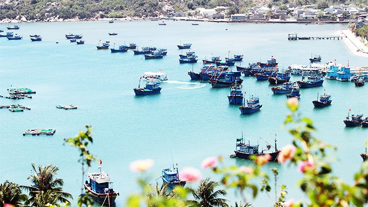 Un rincón de la bahía local de Vinh Hy. Un rincón de la bahía local de Vinh Hy.