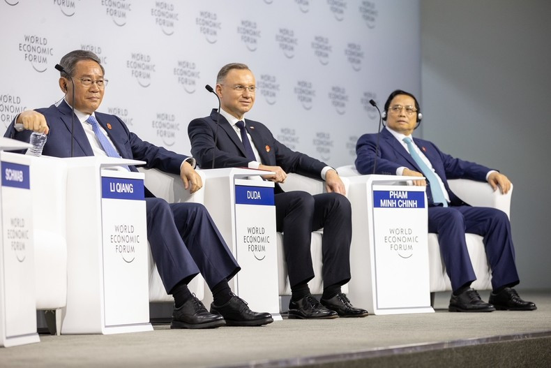 El premier vietnamita Pham Minh Chinh; el primer ministro de China, Li Qiang; y el presidente de Polonia, Andrzej Sebastian Duda. El premier vietnamita Pham Minh Chinh; el primer ministro de China, Li Qiang; y el presidente de Polonia, Andrzej Sebastian Duda.