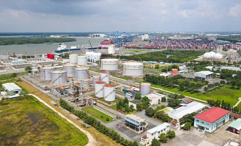 Sistema de tanques de PV Oil en la zona portuaria de Cai Mep-Thi Vai.