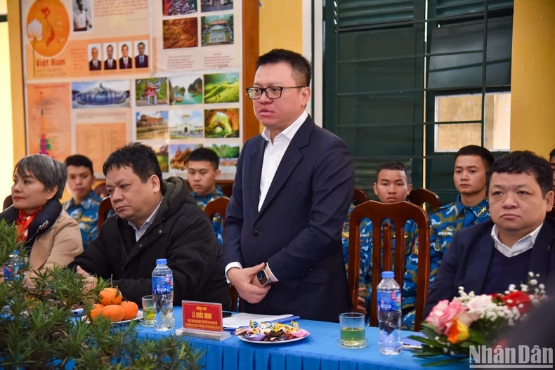 En su intervención, Quoc Minh aseveró que el periódico Nhan Dan siempre considera como una tarea sumamente crucial la de cubrir noticias sobre el Ejército y particularmente la fuerza aérea.