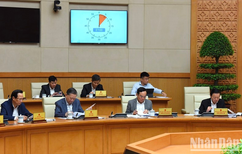 Los subjefes de Gobierno y ministros.