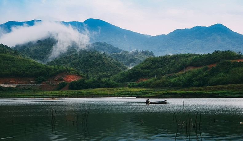 El lago Ta Dung es una &quot;bahía de Ha Long&quot; en miniatura en la Altiplanicie Central.