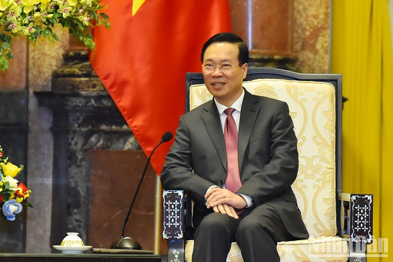 El presidente Vo Van Thuong da palabras. El presidente Vo Van Thuong da palabras.