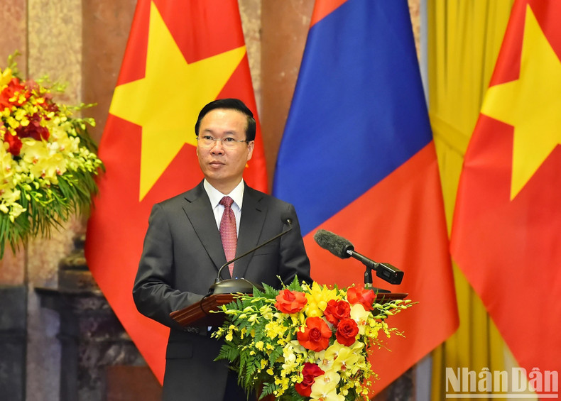 El presidente anfitrión, Vo Van Thuong, interviene ante la prensa. El presidente anfitrión, Vo Van Thuong, interviene ante la prensa.