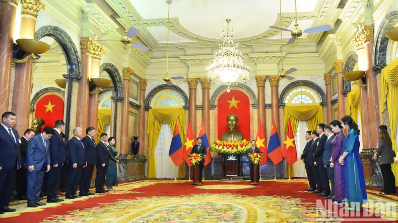 Panorama de la conferencia de prensa. Panorama de la conferencia de prensa.
