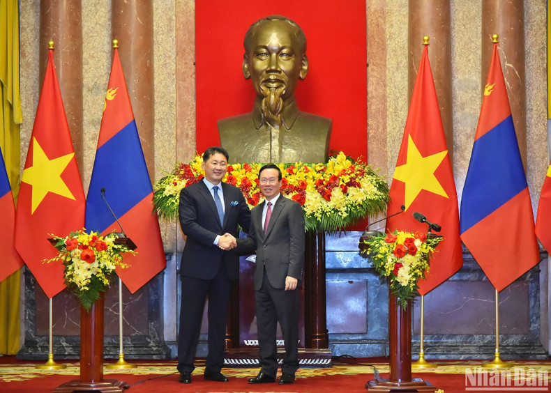 Esta actividad se enmarca en la actual visita de Estado a Vietnam del presidente de Mongolia. Esta actividad se enmarca en la actual visita de Estado a Vietnam del presidente de Mongolia.
