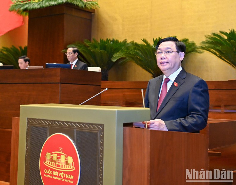 El presidente de la Asamblea Nacional, Vuong Dinh Hue, pronuncia el discurso de apertura.