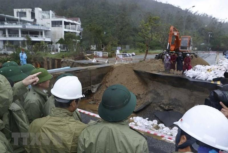 Vista de cerca de la obra en reconstrucción.