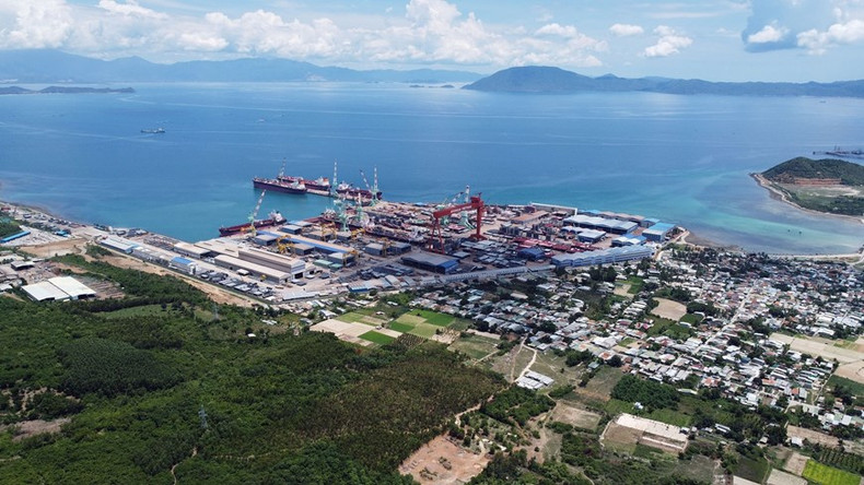 La zona económica de Van Phong tendrá una superficie total de unas dos mil 300 hectáreas de puertos marítimos, aeropuertos y centros de servicios logísticos.