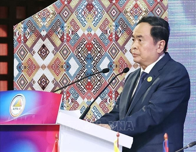 El jefe del Legislativo vietnamita interviene en la Primera Sesión Plenaria de la AIPA 45.